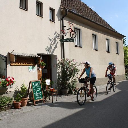Weinbau-Gaestezimmer Martin Und Eva Maria Jamek ヴァイセンキルヒェン・イン・デア・ヴァッハウ エクステリア 写真