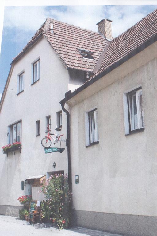 Weinbau-Gaestezimmer Martin Und Eva Maria Jamek ヴァイセンキルヒェン・イン・デア・ヴァッハウ エクステリア 写真